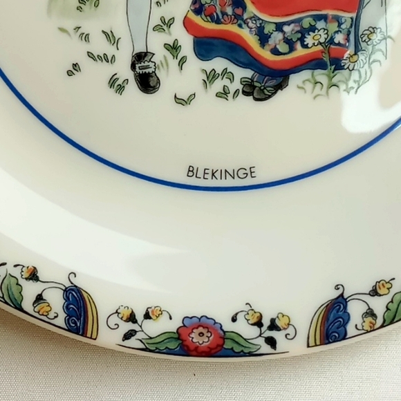 Vintage Rorstrand Swedish National Costumes "Blekinge" Collector Plate - Picture 4 of 6